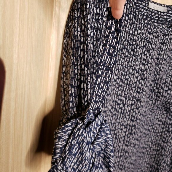 Dalia Women's Blue Geometric Print Long Sleeve Roll Tab Blouse XL - Picture 4 of 7